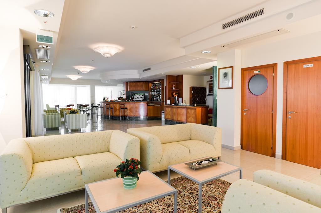 Hotel Globus Cesenatico Kültér fotó