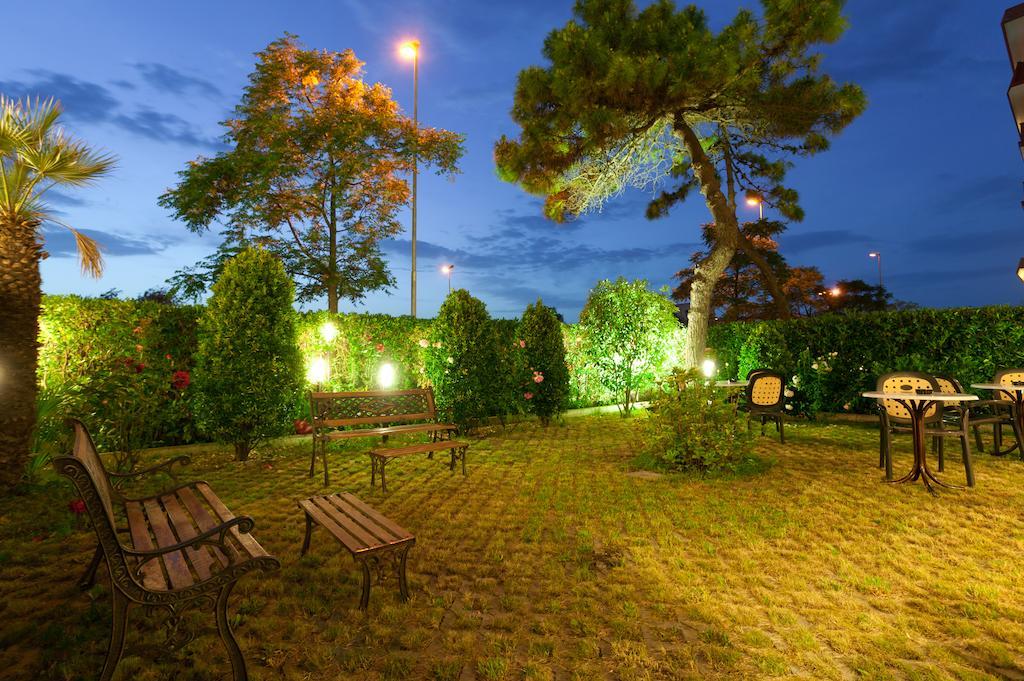 Hotel Globus Cesenatico Kültér fotó